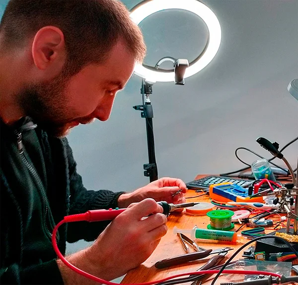 USBridge core developer working on hardware, providing technical support for bare-metal deployments.